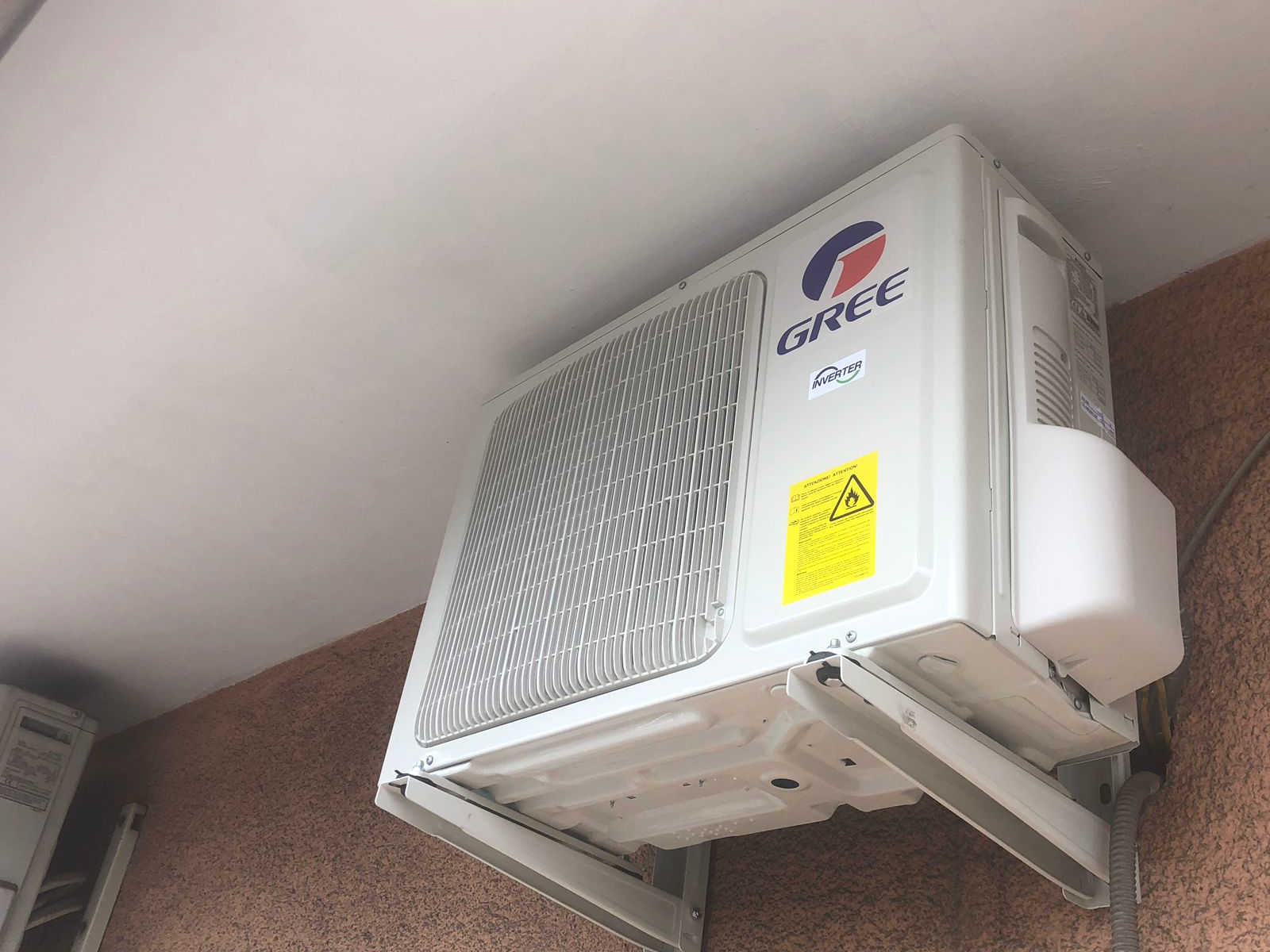 Unità esterna climatizzatore Gree a Roma — Impianti Antonelli